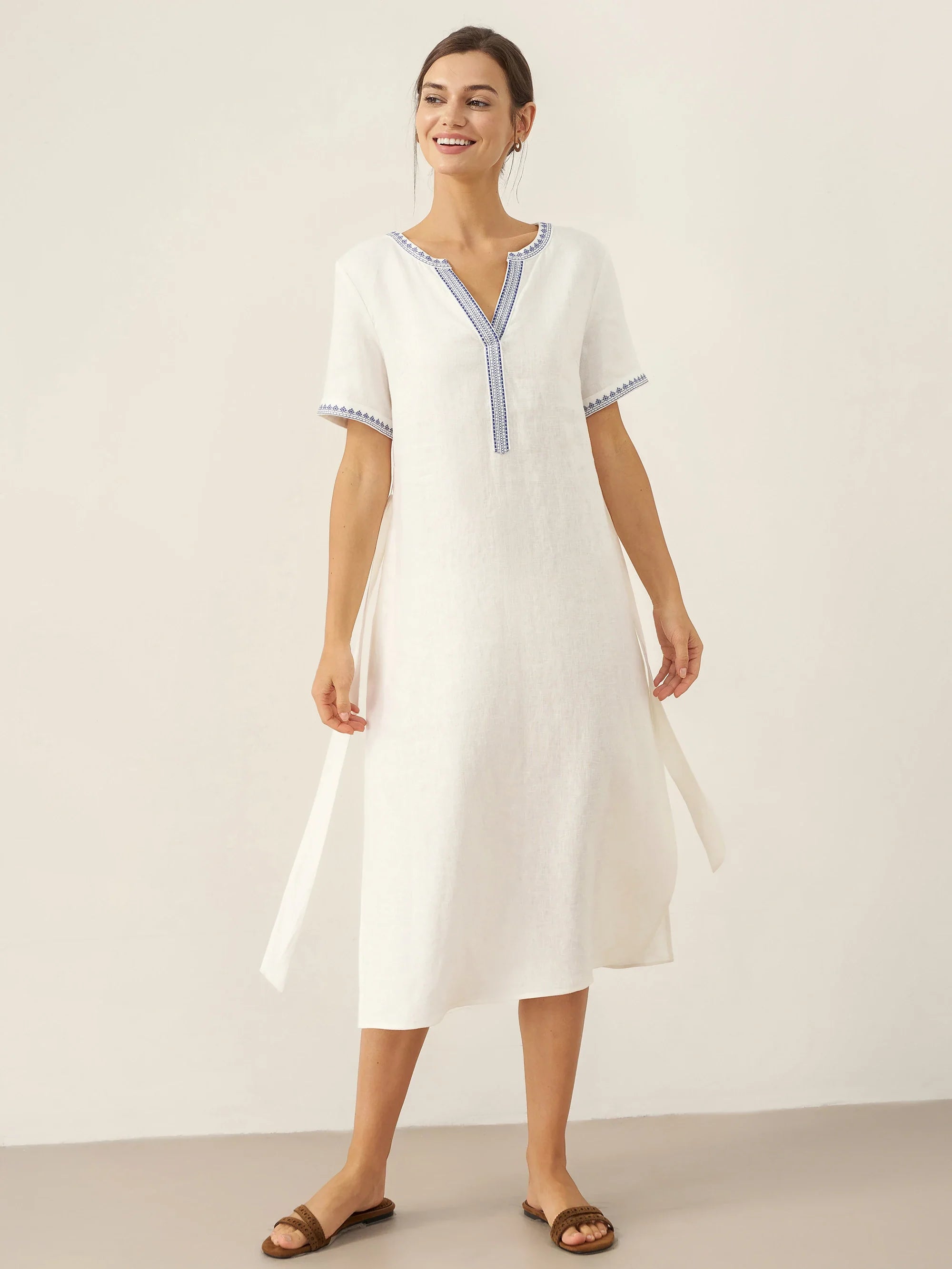 100% Leinen Besticktes V-Ausschnitt Midi-Kleid mit Gürtel FELLIS