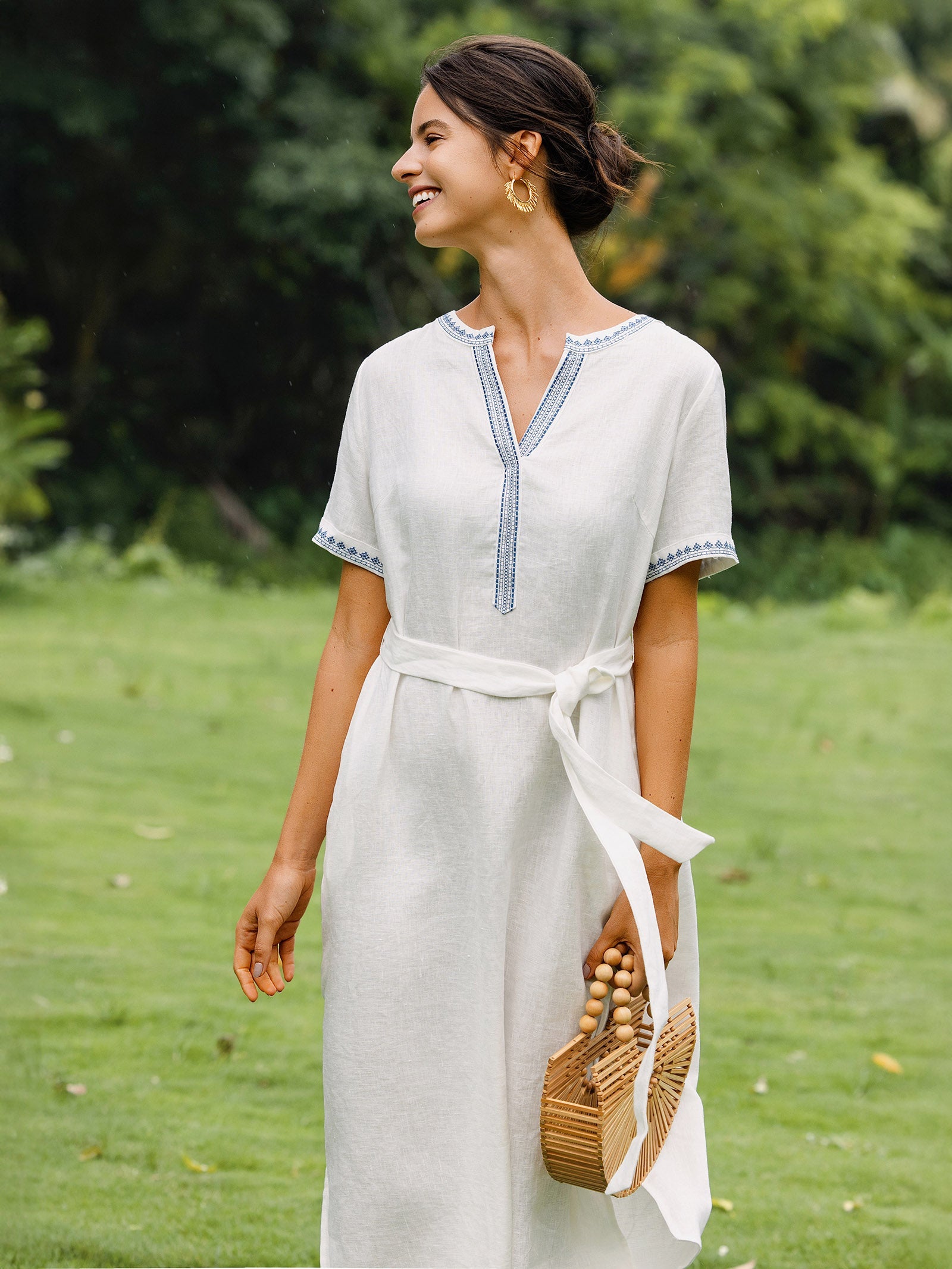 100% Leinen Besticktes V-Ausschnitt Midi-Kleid mit Gürtel FELLIS