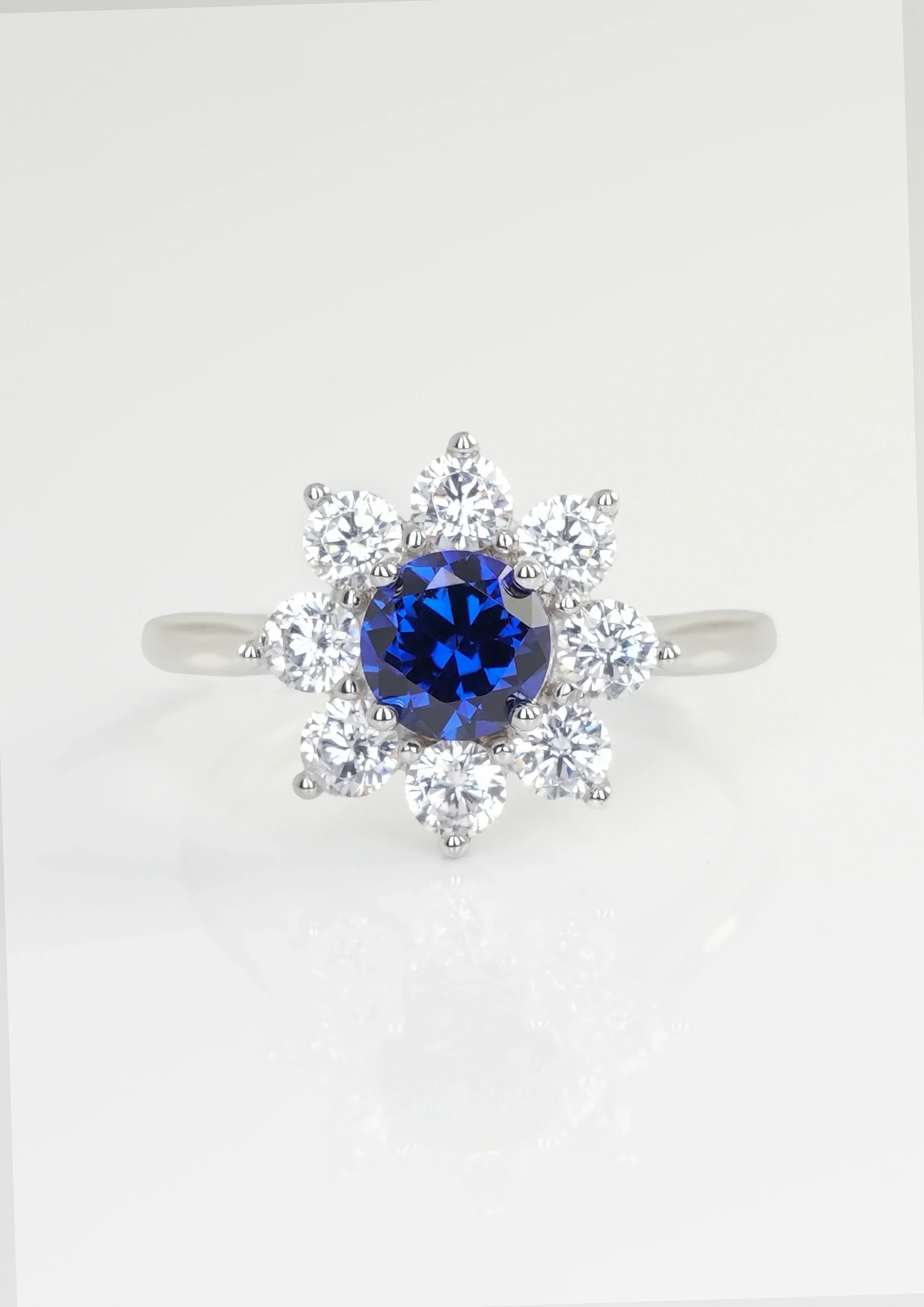 Exquisiter Saphir-Ring - Blaue Reimsternlicht