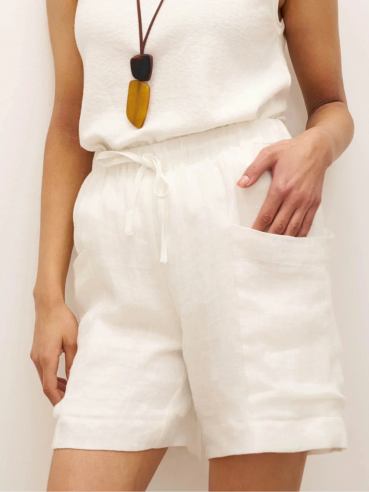 100% Leinen Shorts mit elastischem Bund und Kordelzug sowie Taschen DELILAH