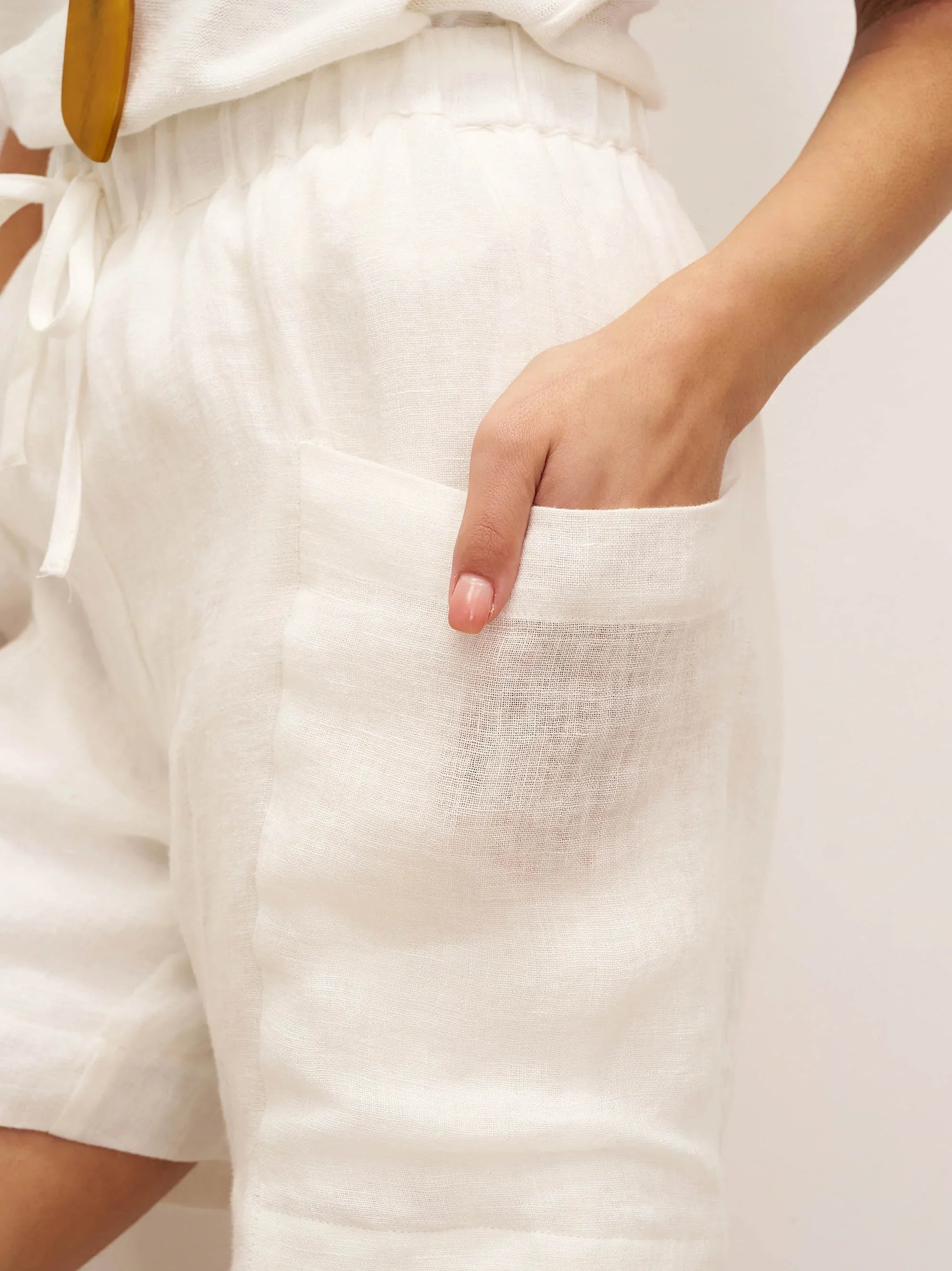 100% Leinen Shorts mit elastischem Bund und Kordelzug sowie Taschen DELILAH