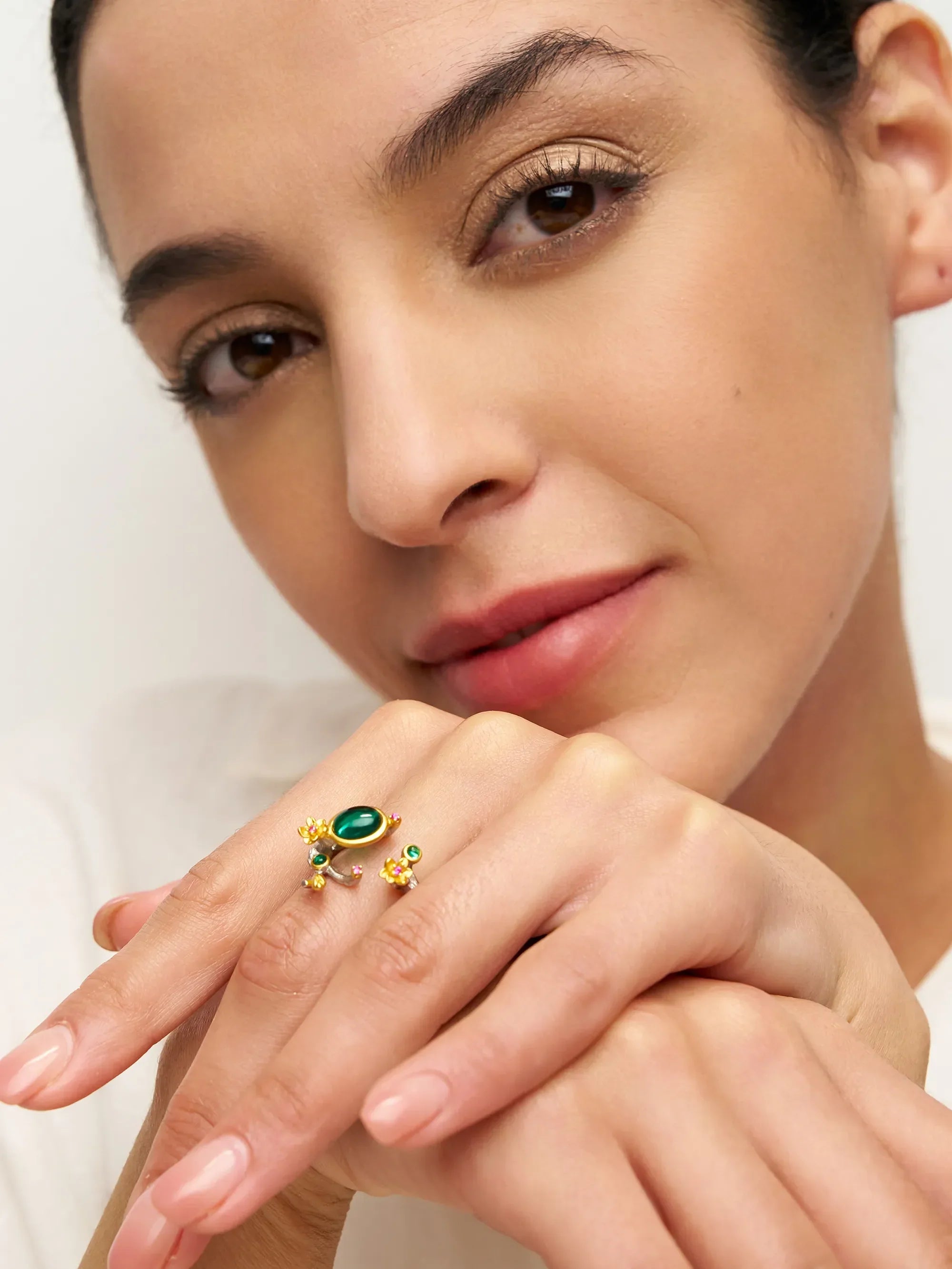 Exquisiter Smaragd Ring - Verzauberte Zweig