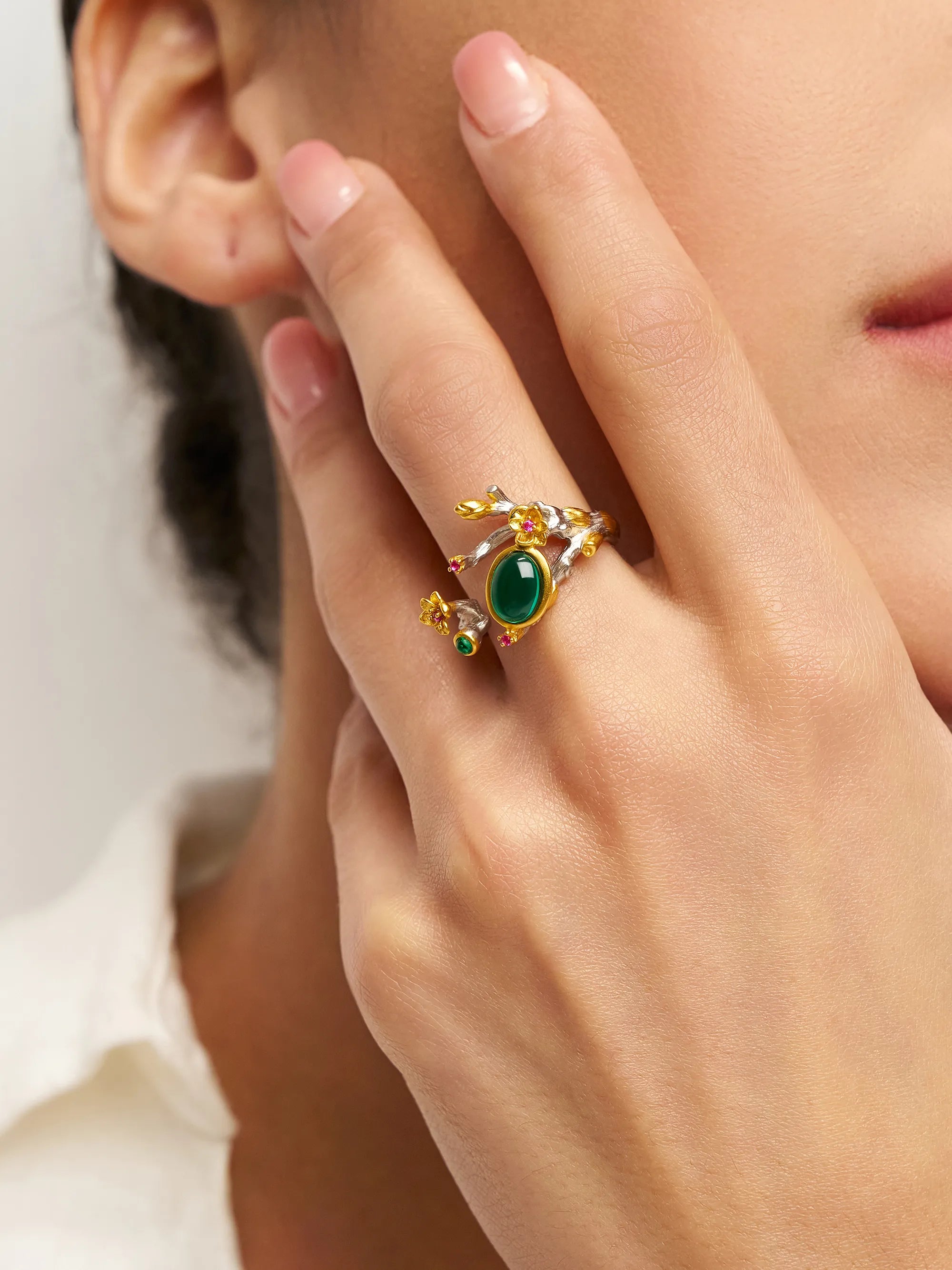 Exquisiter Smaragd Ring - Verzauberte Zweig
