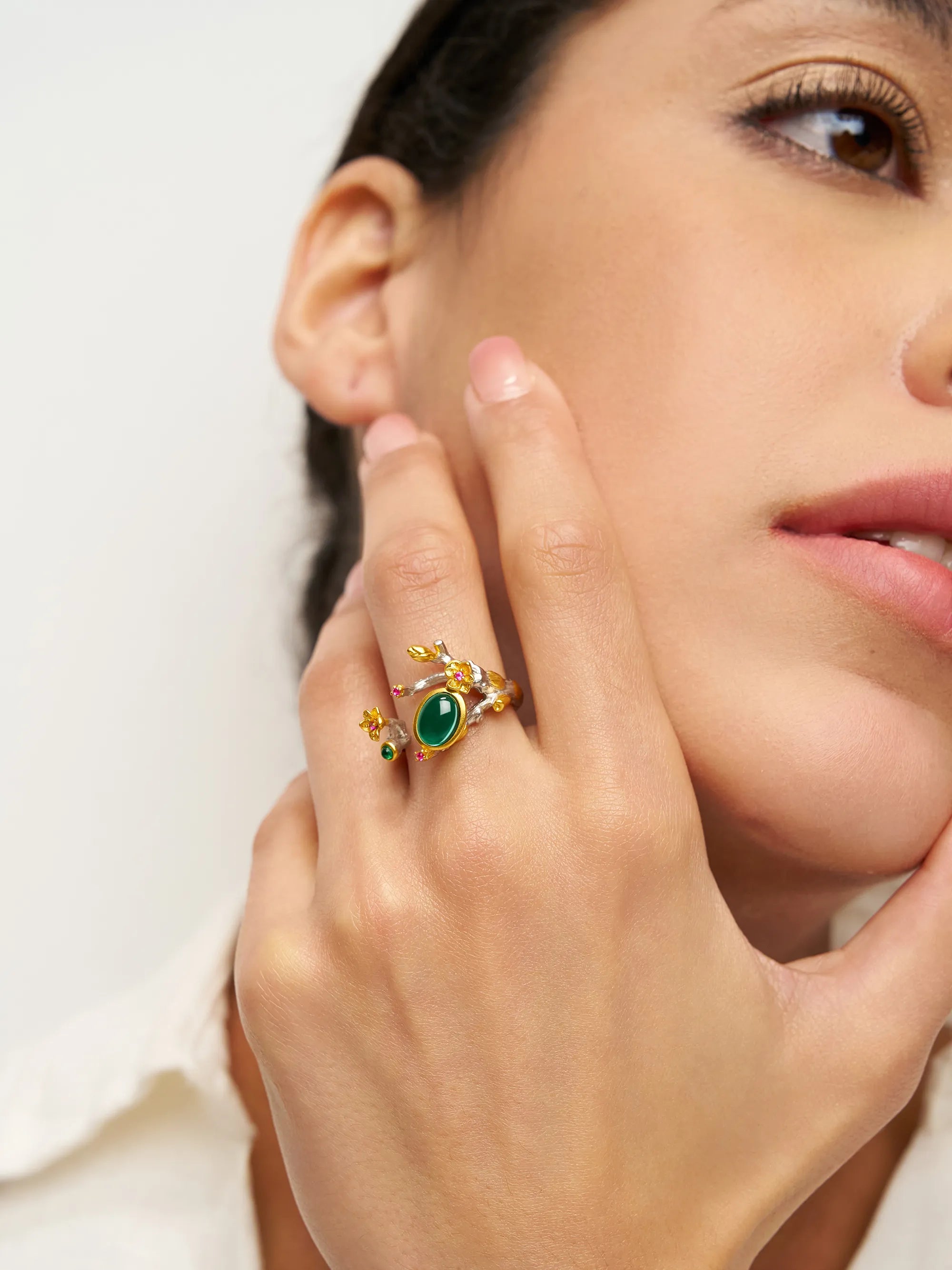 Exquisiter Smaragd Ring - Verzauberte Zweig