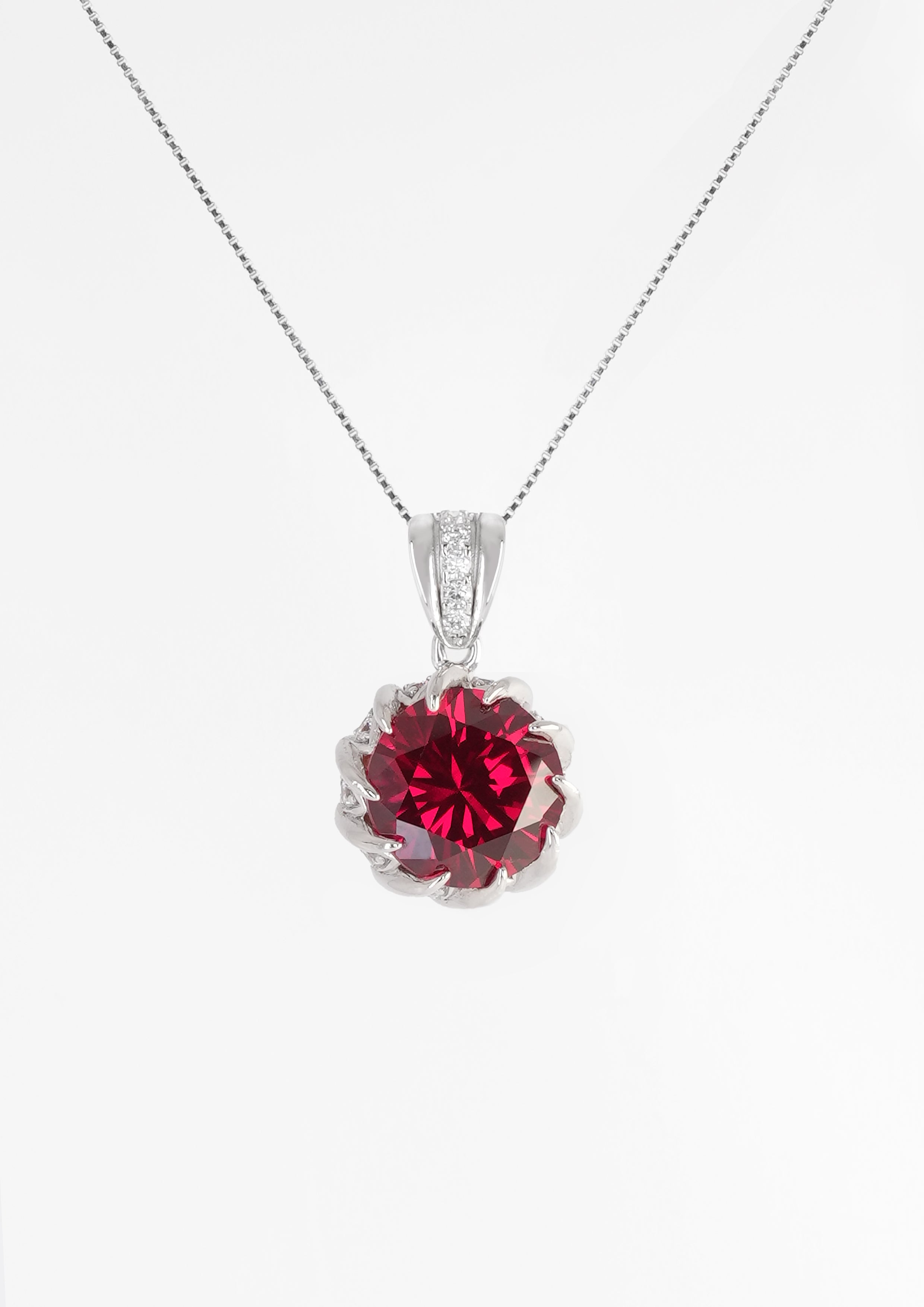 Exquisite Rubin-Halskette - Herz der Lava